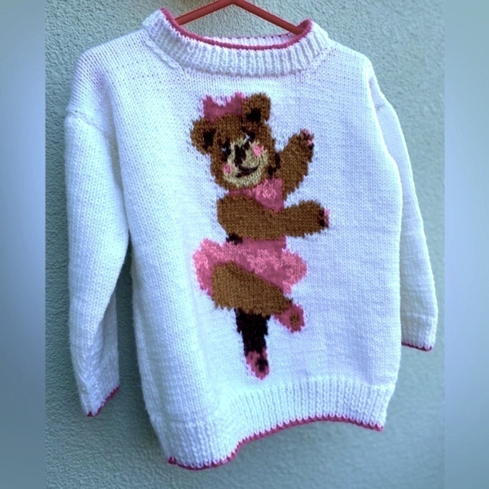 Hand crafted 1980’s Kids Pink Ballet Dancing Bear Pattern White Pullover Sweater